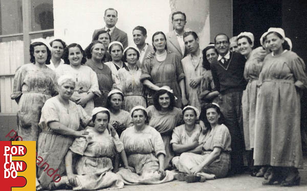 1949_gruppo_di_operaie.jpg