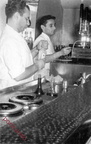 1960 circa De Martino 1960 circa Bar con il titolare Nino De Martino e un suo collaboratore Luigi Giordano